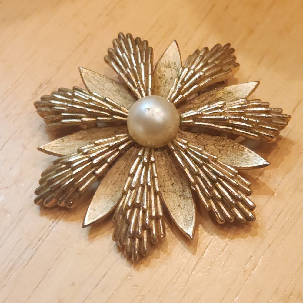 Crown Trifari Gold Tone Brooch